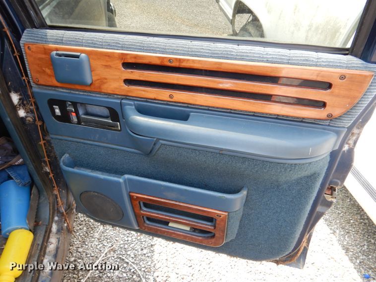 image for item DH2429 1994 Chevrolet Suburban K1500  SUV