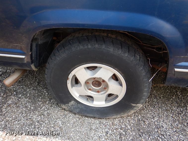 image for item DH2429 1994 Chevrolet Suburban K1500  SUV