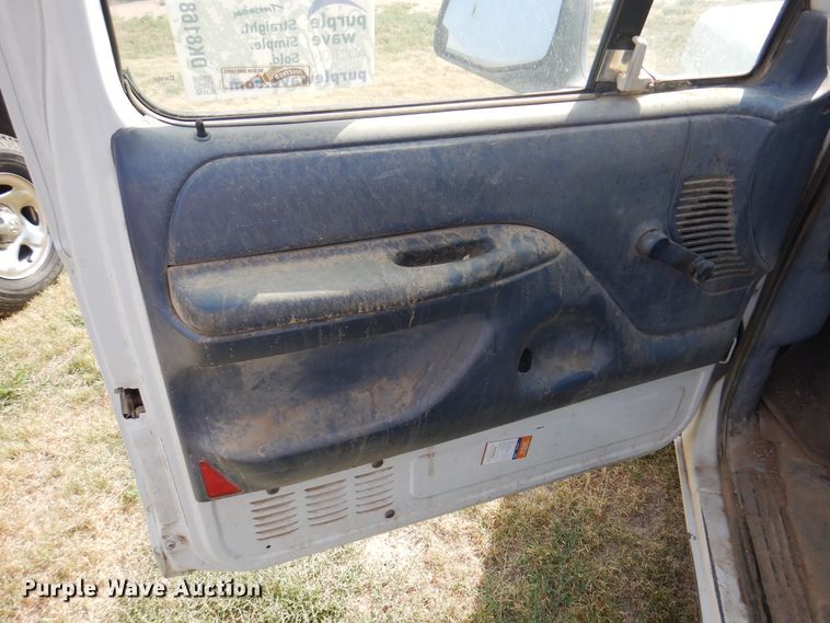 image for item DK8168 1993 Ford F150  pickup truck