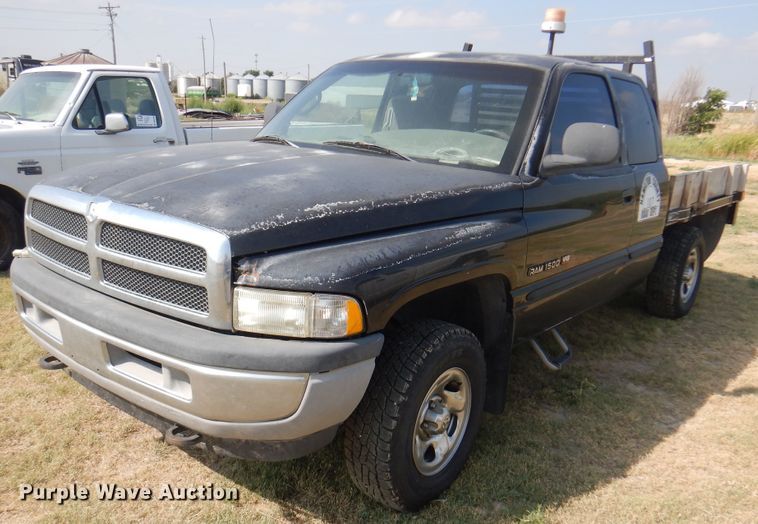 image for item DK8169 1999 Dodge Ram 1500  Club Cab flatbed pickup truck