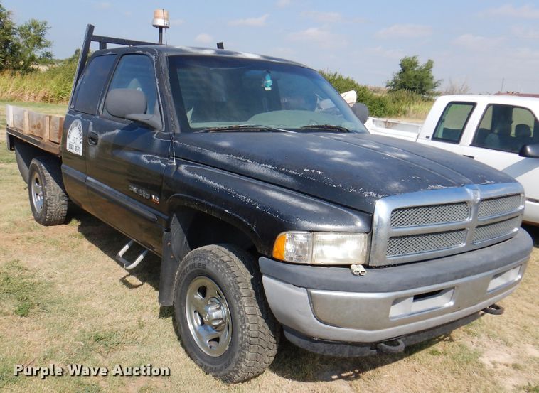 image for item DK8169 1999 Dodge Ram 1500  Club Cab flatbed pickup truck