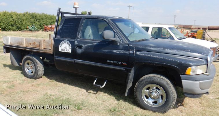 image for item DK8169 1999 Dodge Ram 1500  Club Cab flatbed pickup truck