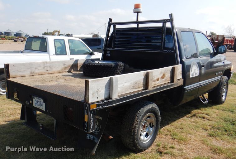 image for item DK8169 1999 Dodge Ram 1500  Club Cab flatbed pickup truck