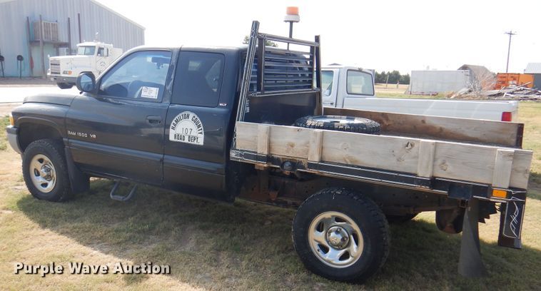 image for item DK8169 1999 Dodge Ram 1500  Club Cab flatbed pickup truck