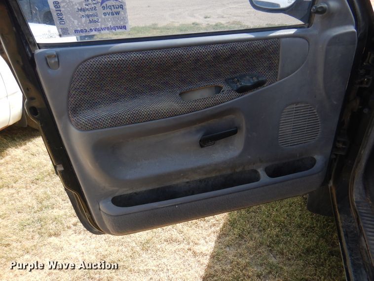 image for item DK8169 1999 Dodge Ram 1500  Club Cab flatbed pickup truck