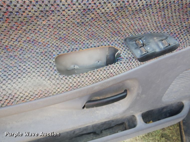 image for item DK8169 1999 Dodge Ram 1500  Club Cab flatbed pickup truck