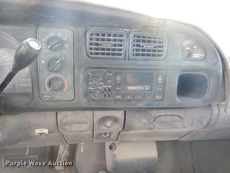 image for item DK8169 1999 Dodge Ram 1500  Club Cab flatbed pickup truck