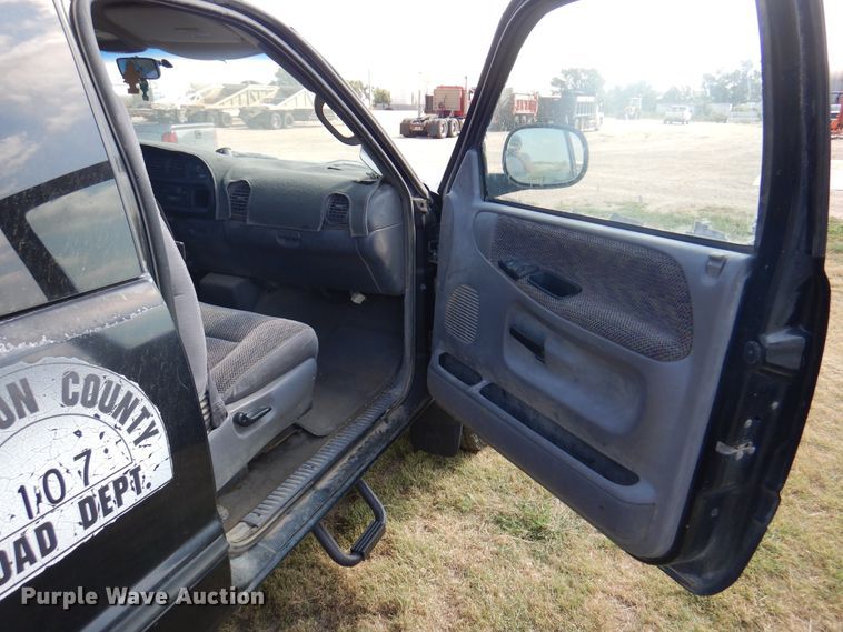 image for item DK8169 1999 Dodge Ram 1500  Club Cab flatbed pickup truck