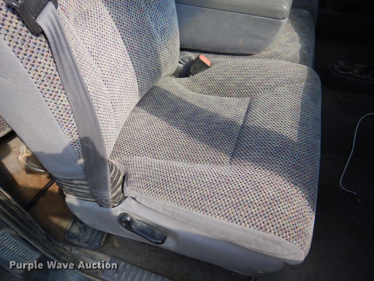 image for item DK8169 1999 Dodge Ram 1500  Club Cab flatbed pickup truck