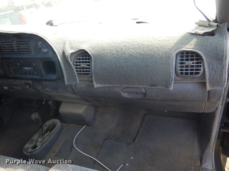 image for item DK8169 1999 Dodge Ram 1500  Club Cab flatbed pickup truck