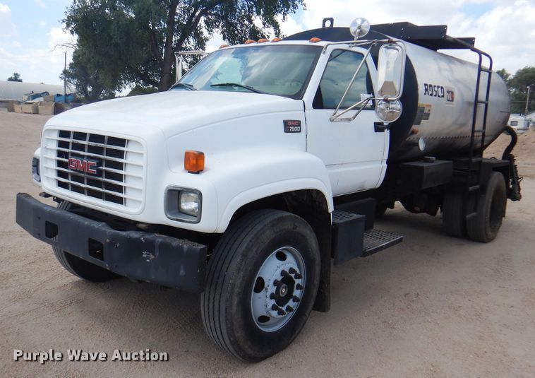 image for item DK8186 2002 GMC C7500  oil distributor truck