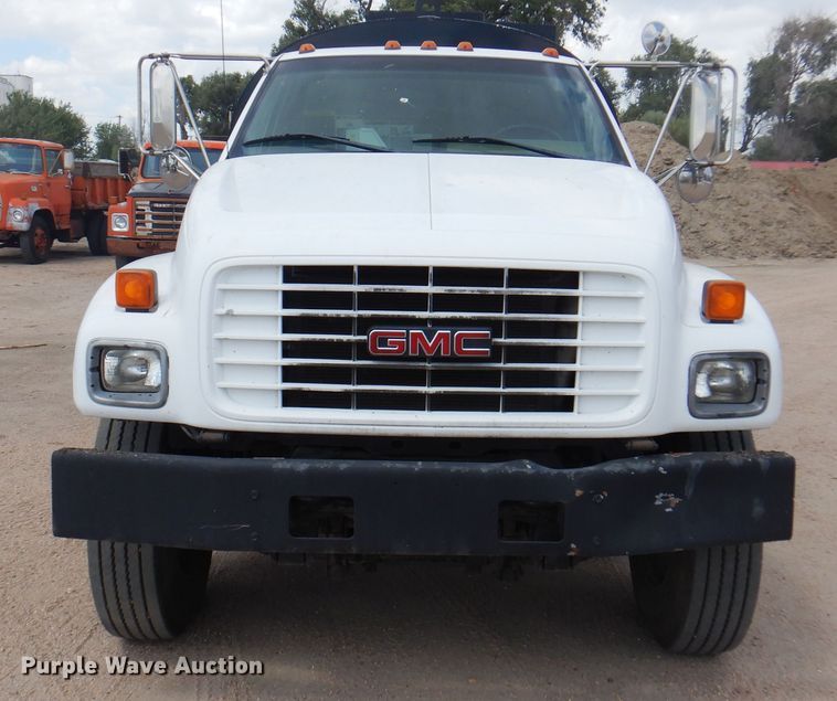 image for item DK8186 2002 GMC C7500  oil distributor truck