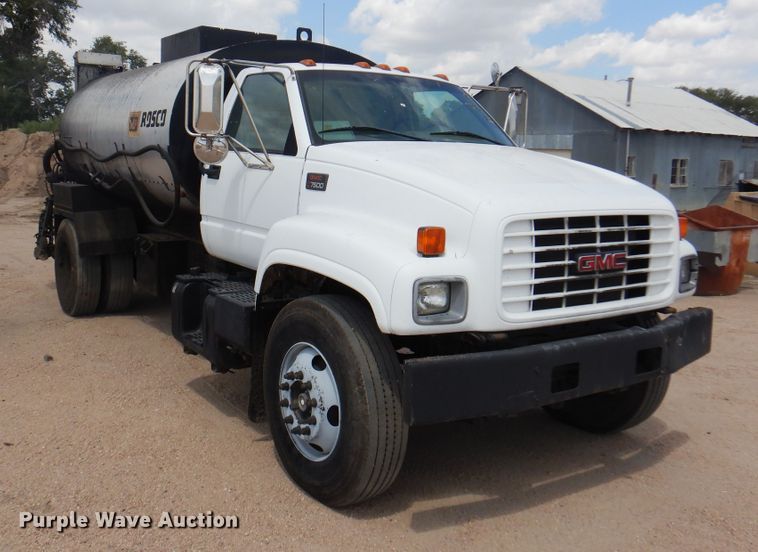 image for item DK8186 2002 GMC C7500  oil distributor truck