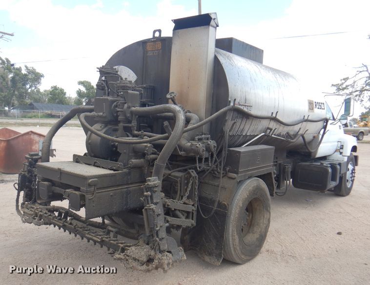 image for item DK8186 2002 GMC C7500  oil distributor truck