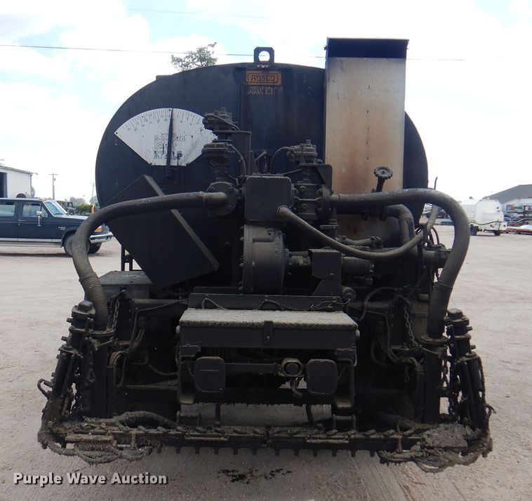 image for item DK8186 2002 GMC C7500  oil distributor truck