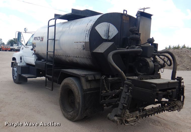 image for item DK8186 2002 GMC C7500  oil distributor truck