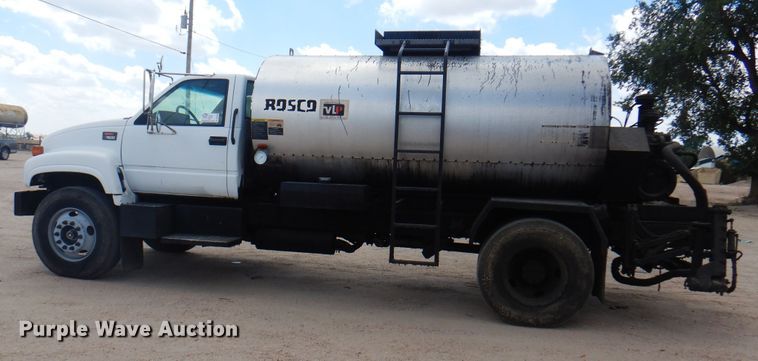 image for item DK8186 2002 GMC C7500  oil distributor truck