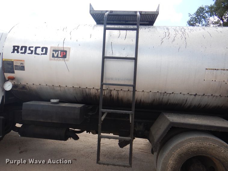 image for item DK8186 2002 GMC C7500  oil distributor truck