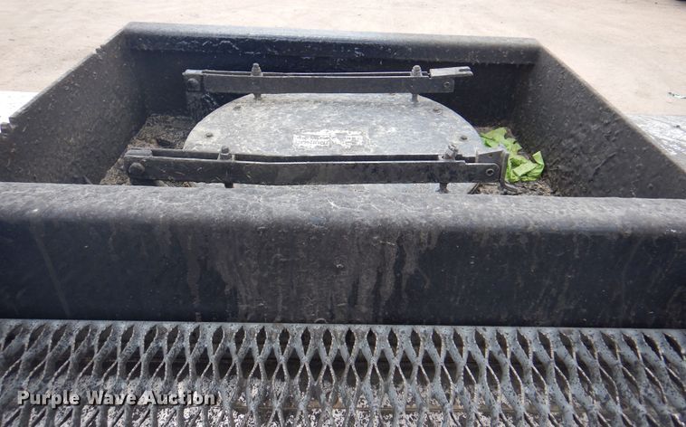 image for item DK8186 2002 GMC C7500  oil distributor truck