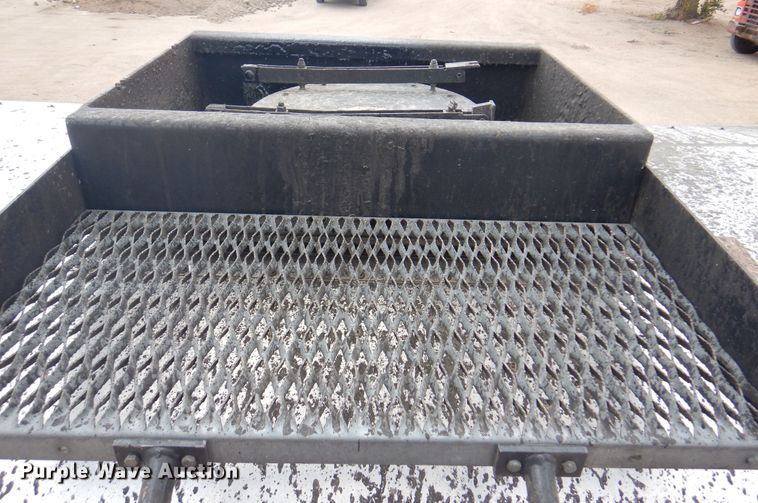 image for item DK8186 2002 GMC C7500  oil distributor truck