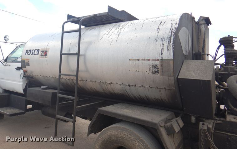 image for item DK8186 2002 GMC C7500  oil distributor truck