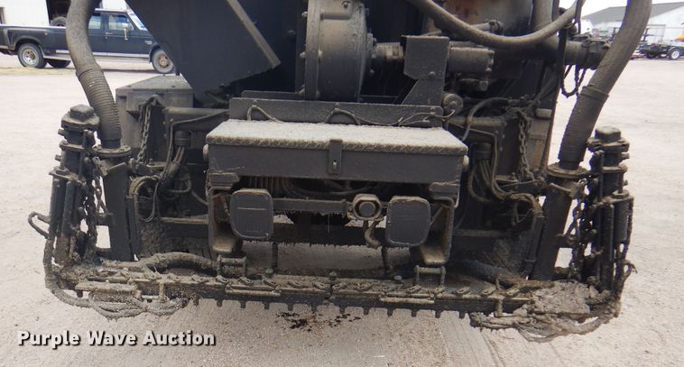 image for item DK8186 2002 GMC C7500  oil distributor truck