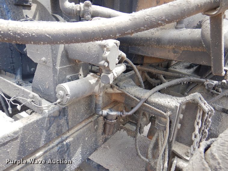 image for item DK8186 2002 GMC C7500  oil distributor truck