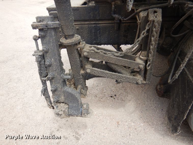 image for item DK8186 2002 GMC C7500  oil distributor truck