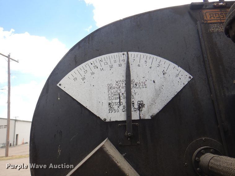 image for item DK8186 2002 GMC C7500  oil distributor truck