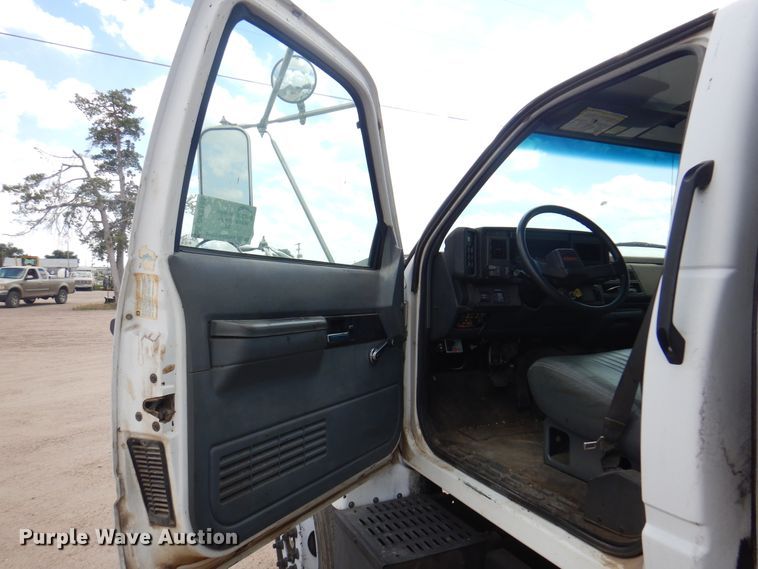 image for item DK8186 2002 GMC C7500  oil distributor truck