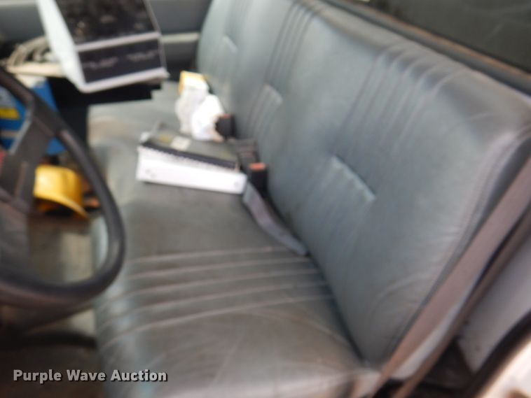 image for item DK8186 2002 GMC C7500  oil distributor truck