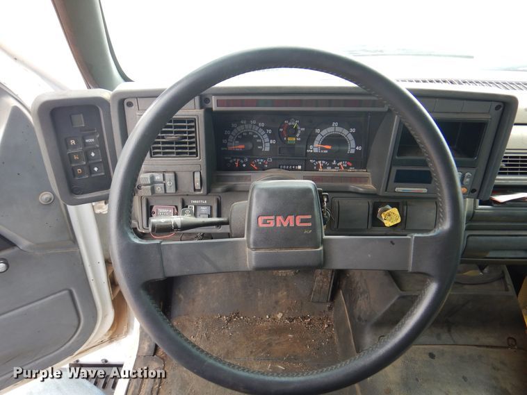 image for item DK8186 2002 GMC C7500  oil distributor truck