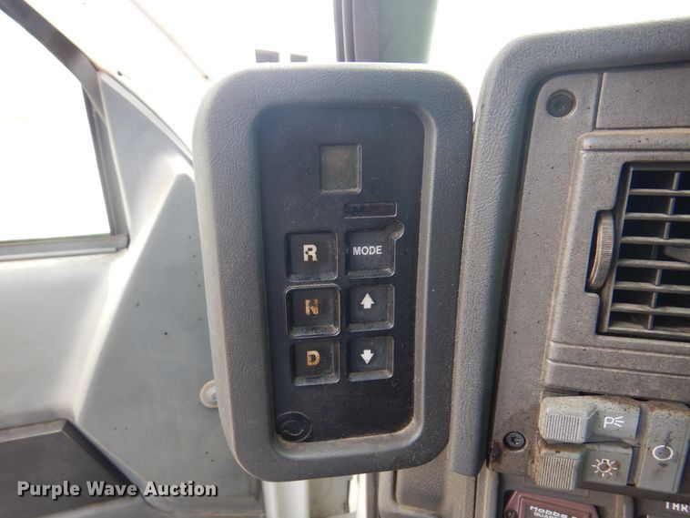 image for item DK8186 2002 GMC C7500  oil distributor truck