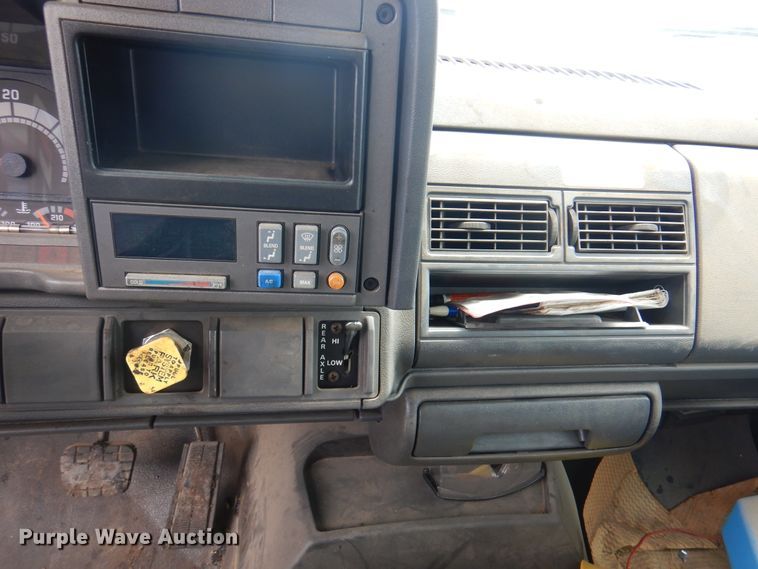 image for item DK8186 2002 GMC C7500  oil distributor truck