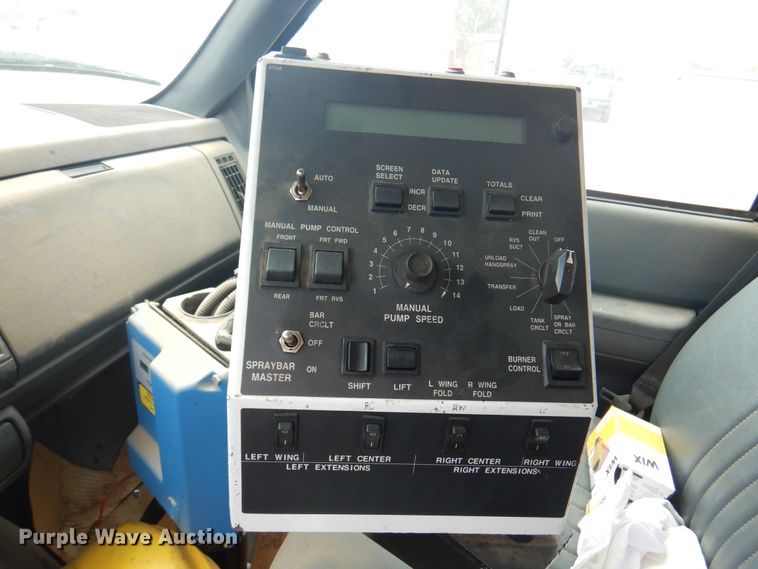 image for item DK8186 2002 GMC C7500  oil distributor truck