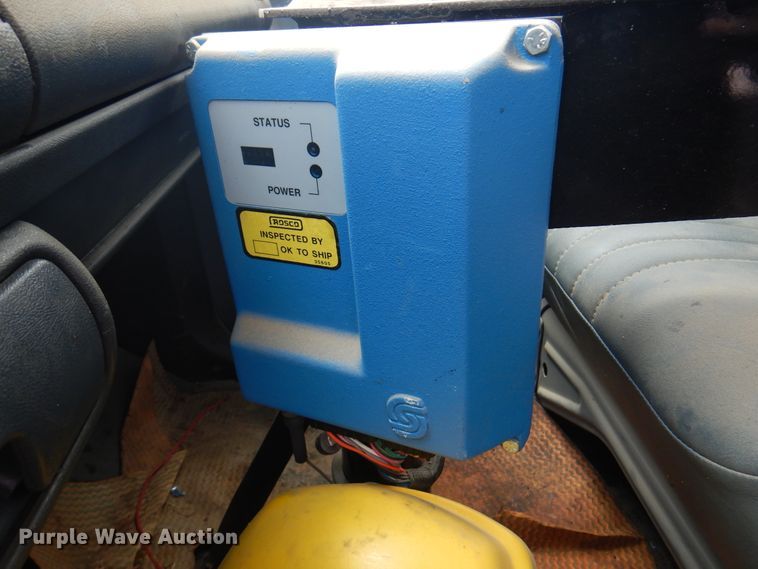 image for item DK8186 2002 GMC C7500  oil distributor truck