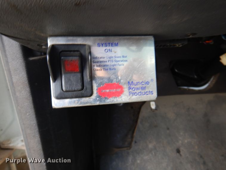 image for item DK8186 2002 GMC C7500  oil distributor truck