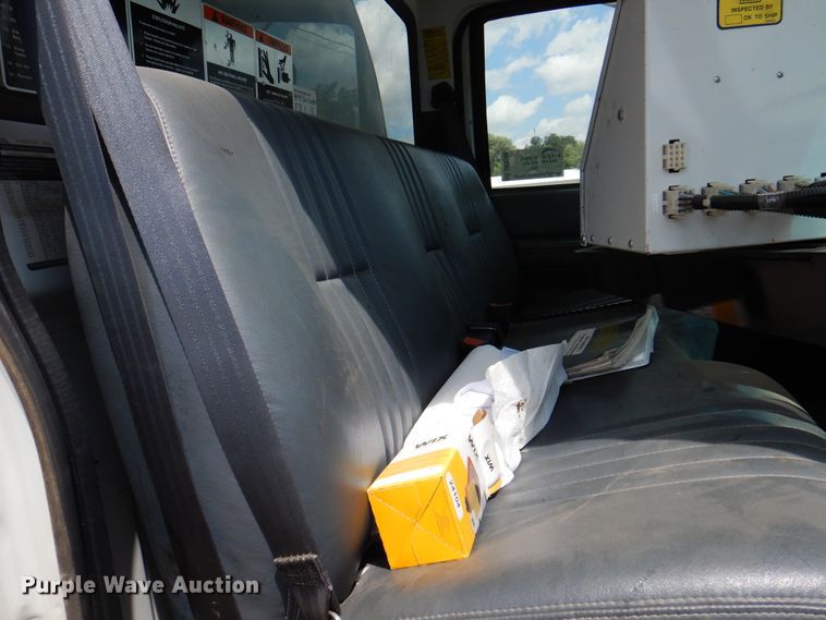 image for item DK8186 2002 GMC C7500  oil distributor truck