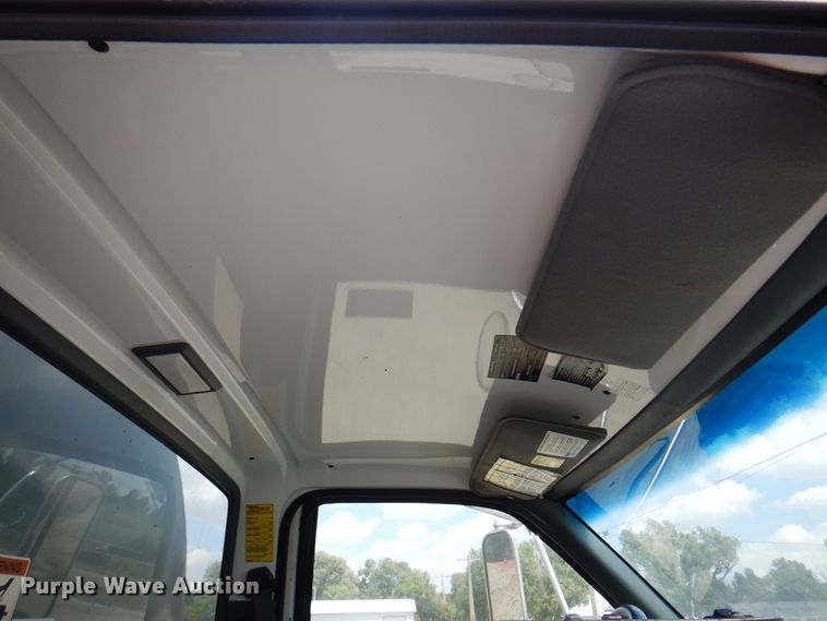 image for item DK8186 2002 GMC C7500  oil distributor truck