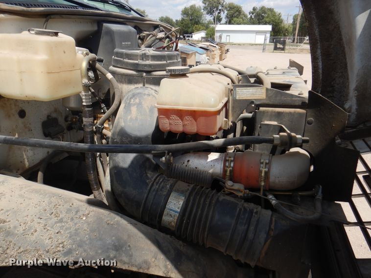 image for item DK8186 2002 GMC C7500  oil distributor truck