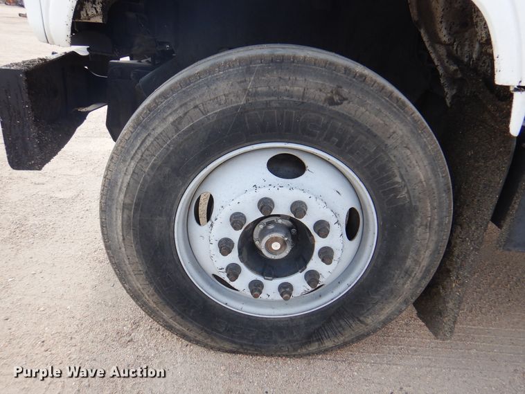 image for item DK8186 2002 GMC C7500  oil distributor truck