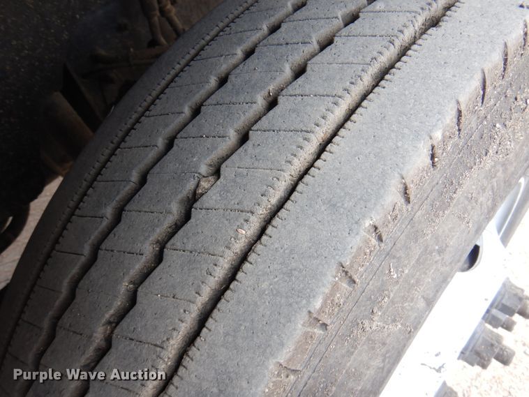 image for item DK8186 2002 GMC C7500  oil distributor truck