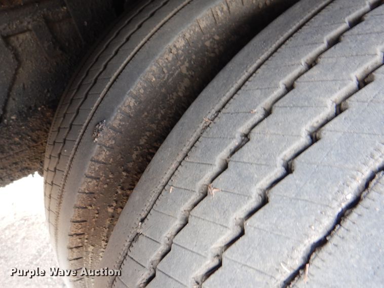 image for item DK8186 2002 GMC C7500  oil distributor truck