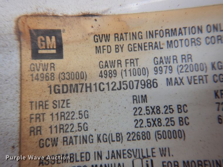 image for item DK8186 2002 GMC C7500  oil distributor truck