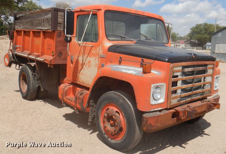 image for item DK8187 1980 International 1754  dump truck