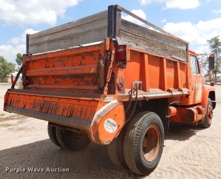 image for item DK8187 1980 International 1754  dump truck