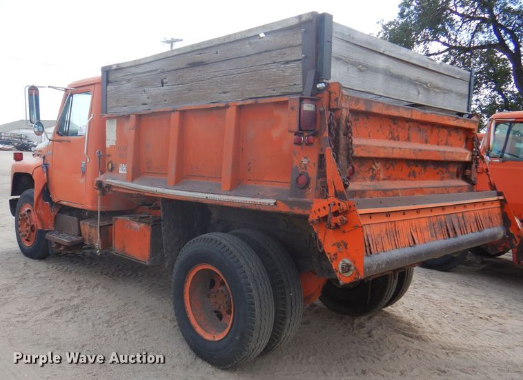 image for item DK8187 1980 International 1754  dump truck