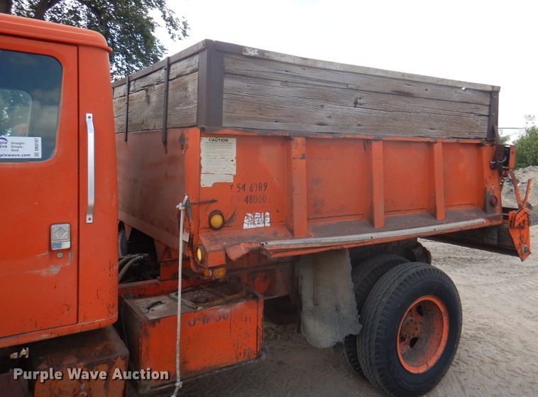 image for item DK8187 1980 International 1754  dump truck