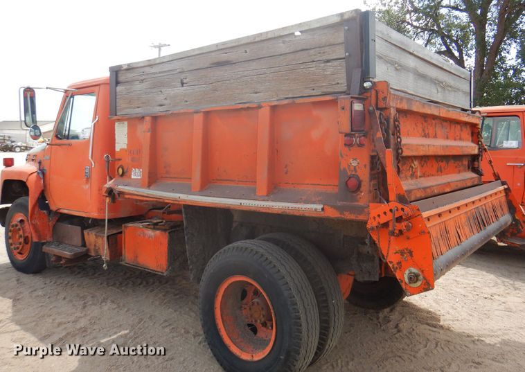 image for item DK8187 1980 International 1754  dump truck
