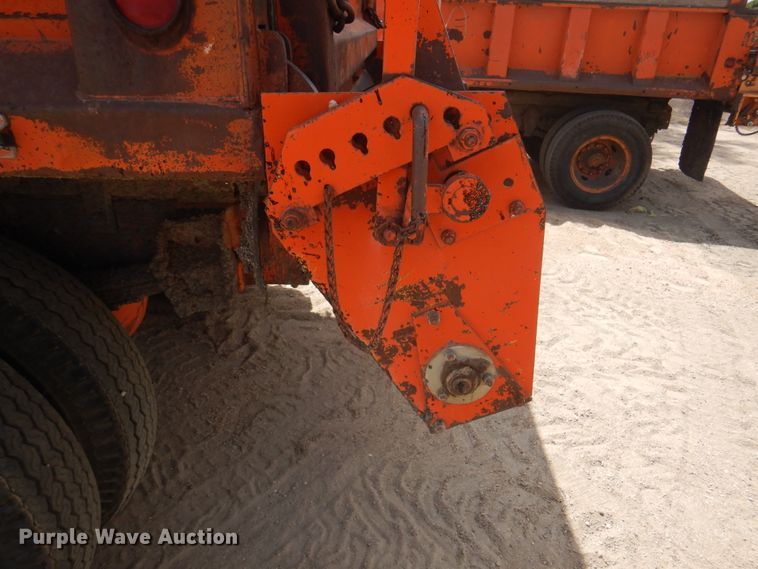image for item DK8187 1980 International 1754  dump truck